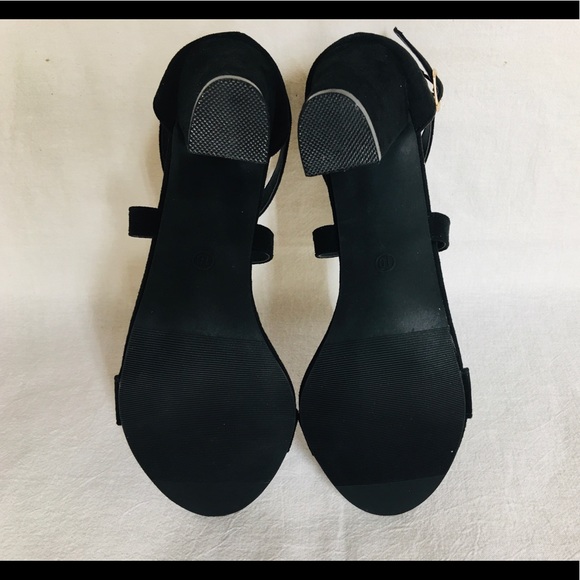 NWOT Women’s Trary Ankle Strap Black Suede Heels - Picture 4 of 4